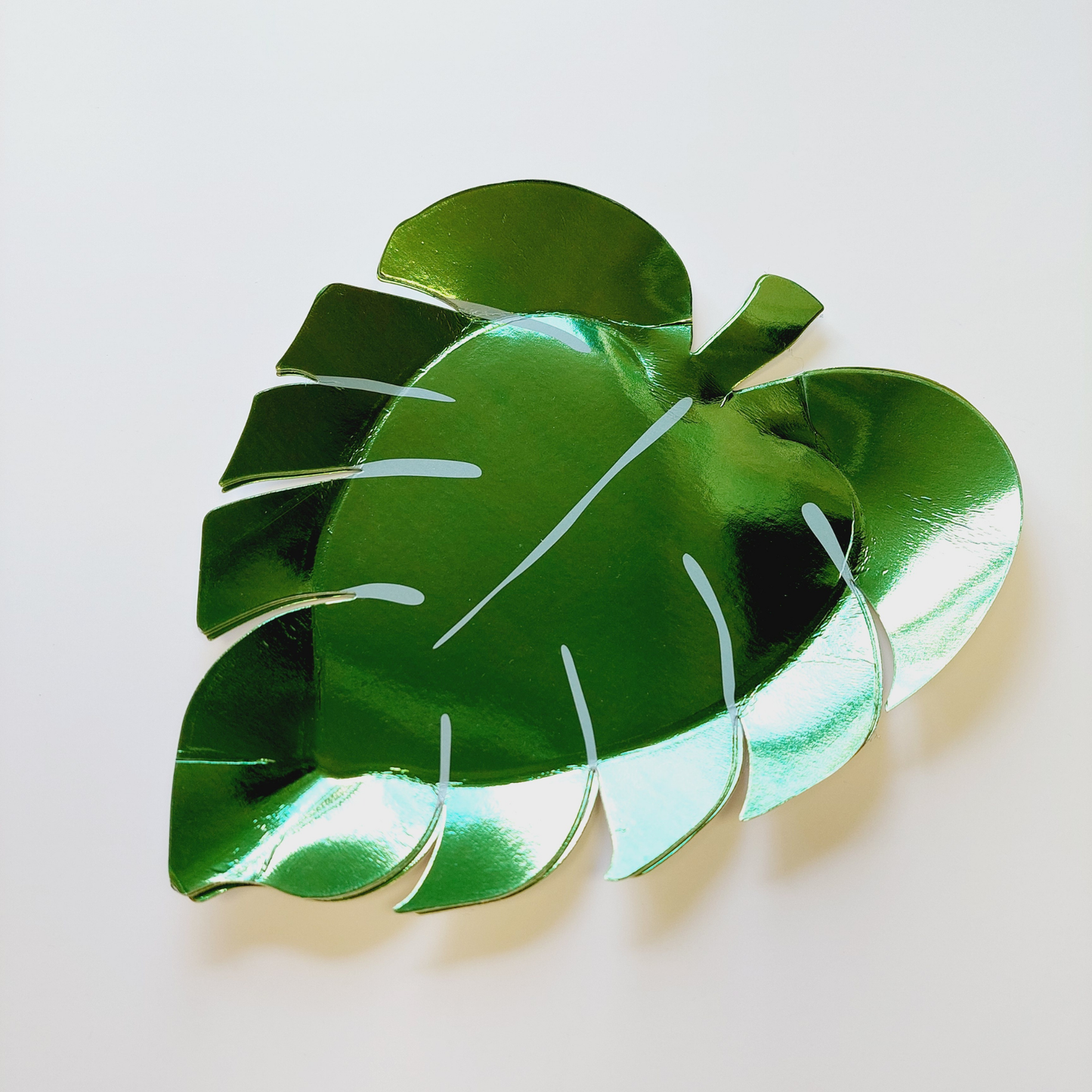 8-pack 9inch tropical leaf plates with 10-pack napkin set