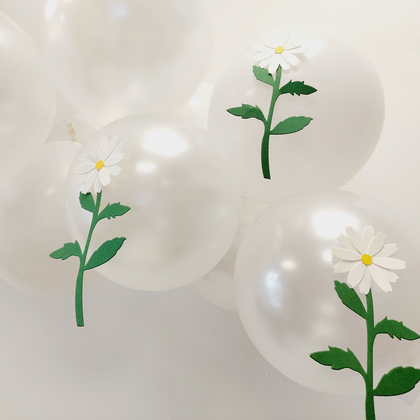 Sweet daisy beige and white balloon sculpture bouquet